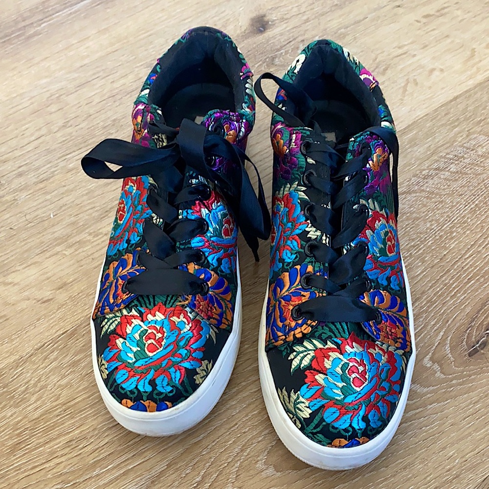 Embroidered Brody Sneakers Steve Madden